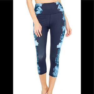 Alo Yoga High Waisted Airbrush Capri Leggings